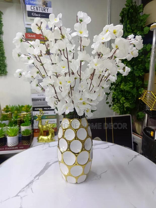 Luxury Gold White Flower Vase With Flowers