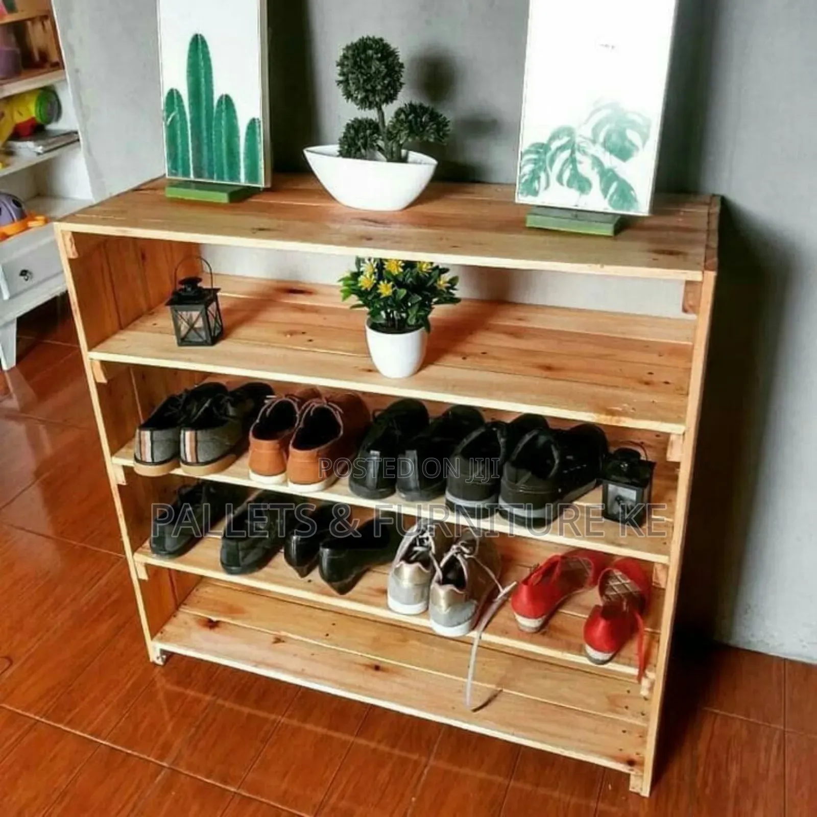 Woodland Walk Shoe Stand