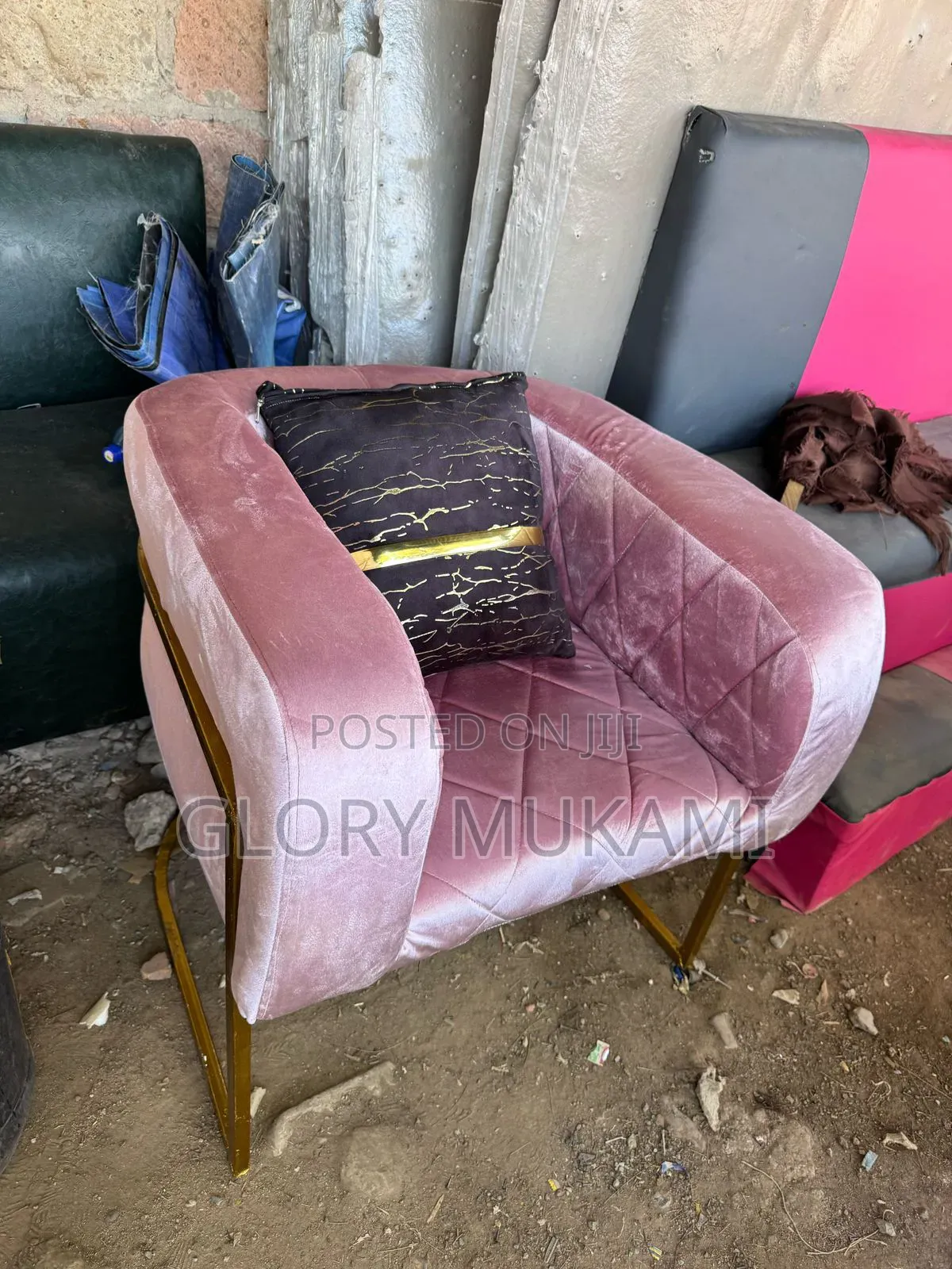 Pink Manicure Styling Chair With A Pillow