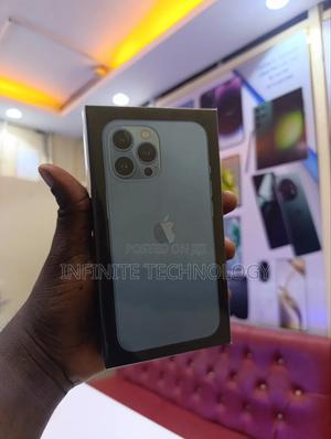 New Apple iPhone 13 Pro Max 256 GB Black - main view