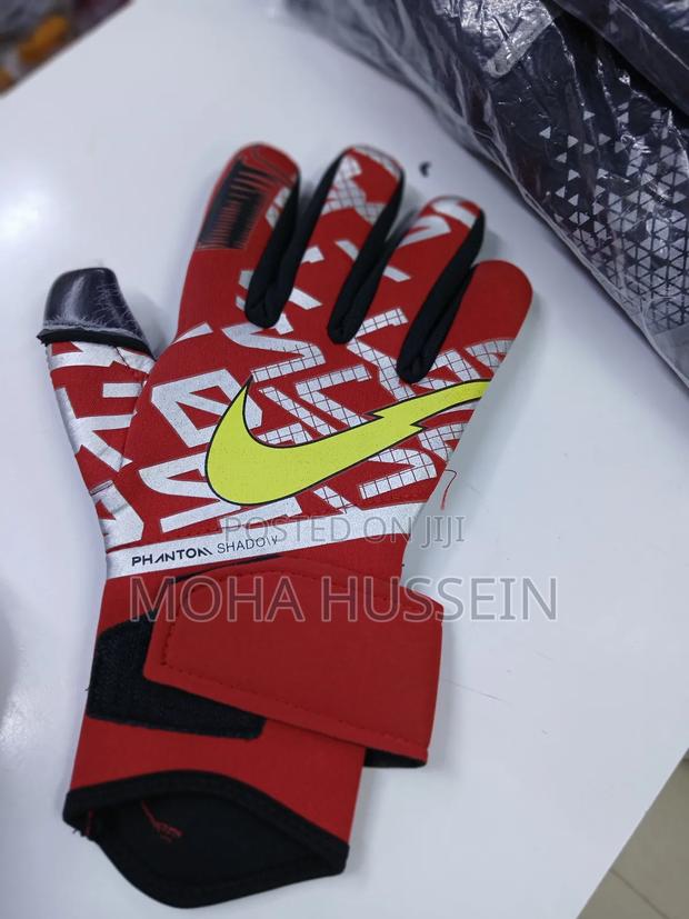 Phantom Goalkeeper Gloves - thumbnail 2