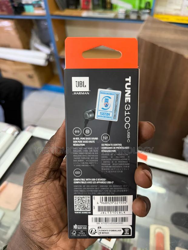 JBL Tune 310c Usb C Earphones - thumbnail 4