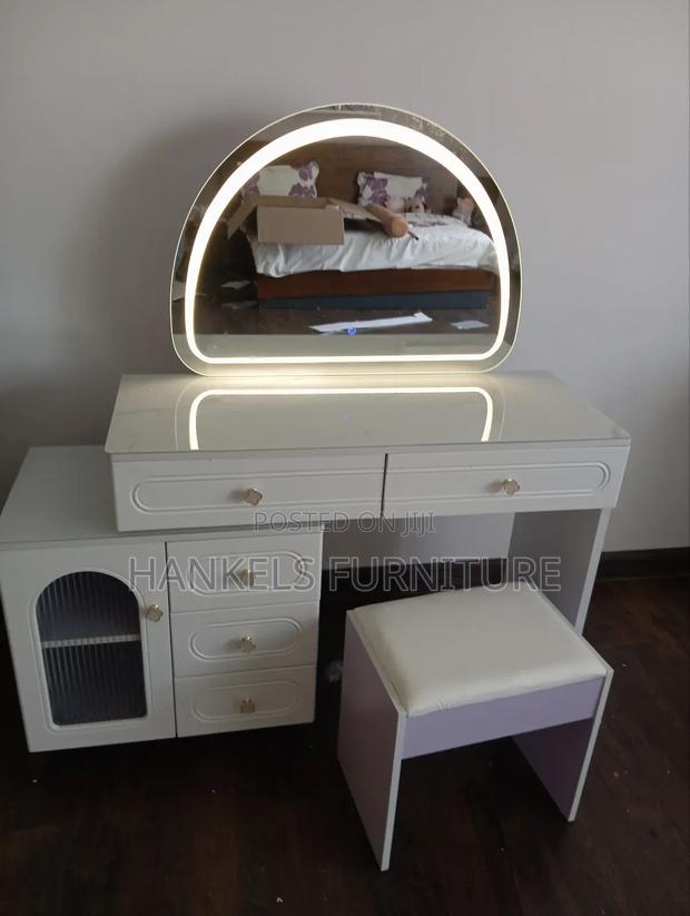 Make-Up Dressing Station - thumbnail 2