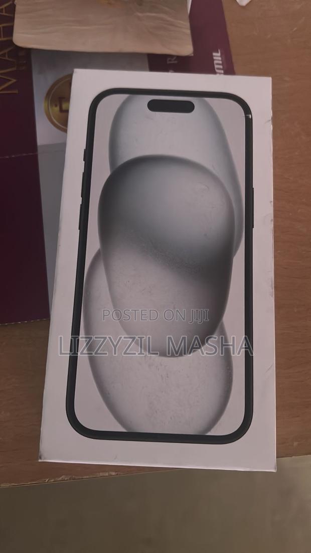 New Apple iPhone 15 128 GB Black