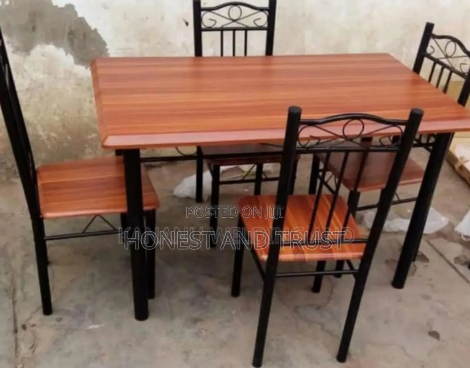 4 Sitter Dinning Table