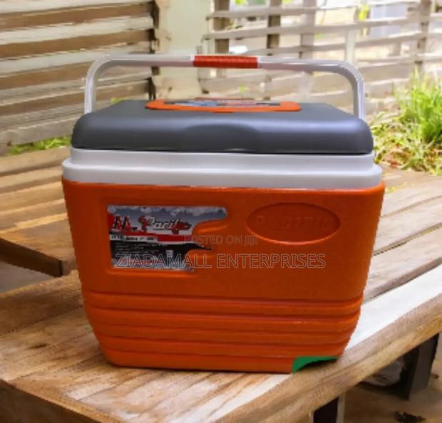Pacific 25l Cooler Box : Odor Resistant