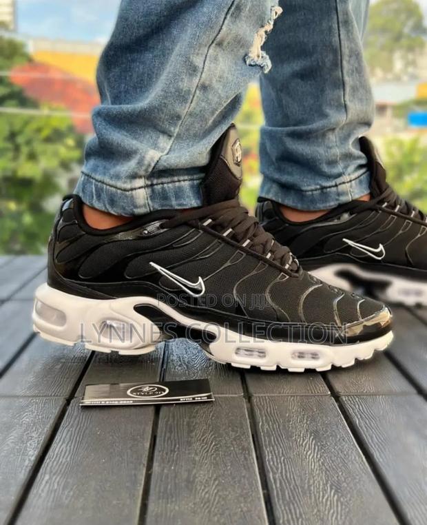 Nike Tn Black White Sole - thumbnail 3