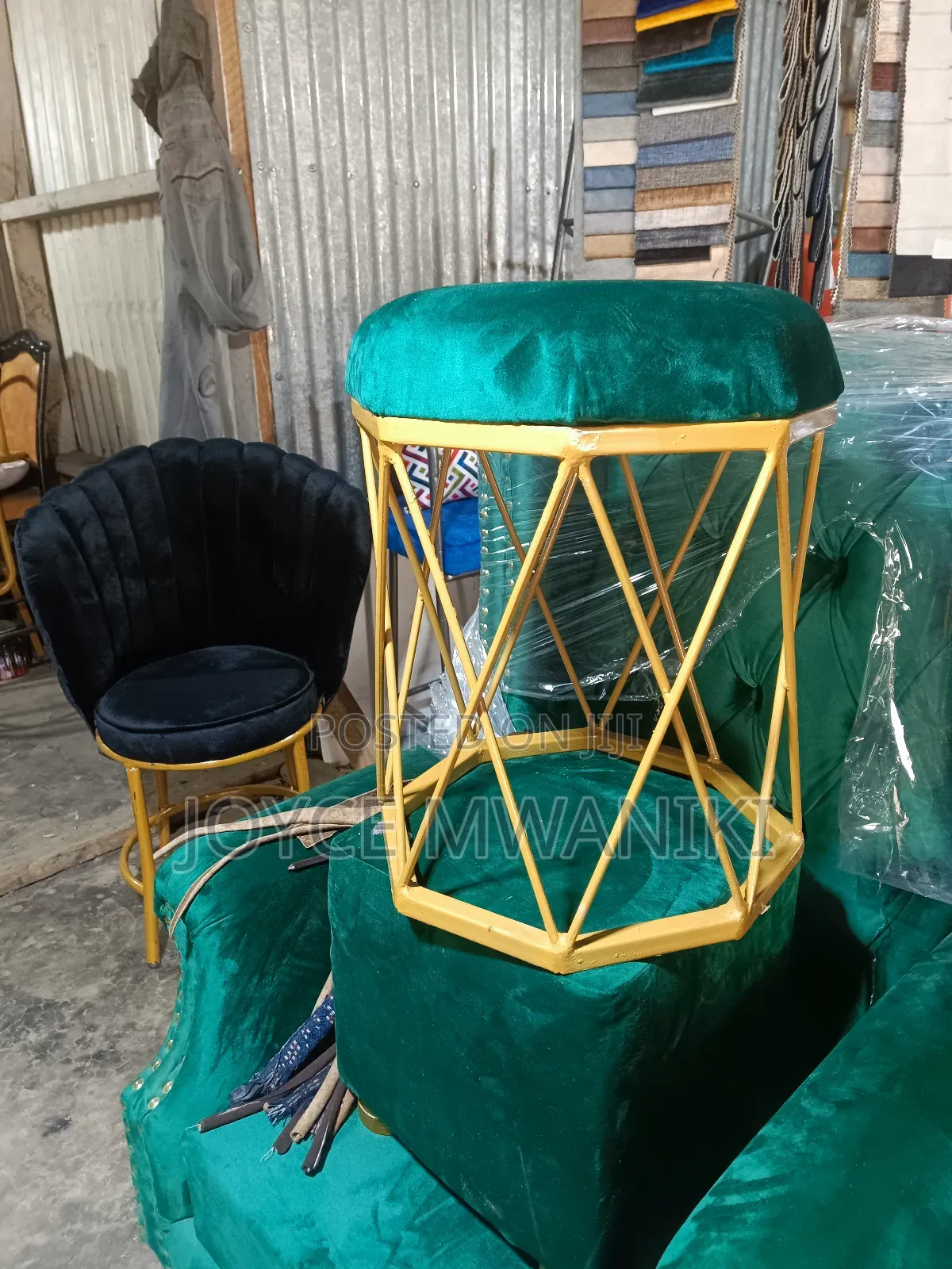 Manicure Seat Black and a Green Manicure Stool