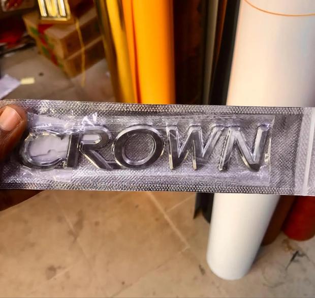 Crown 3d Decal Letter Badge - main view
