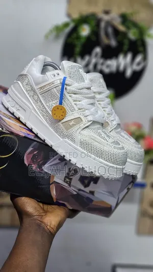 Louis Vuitton Max Trainers Glitters