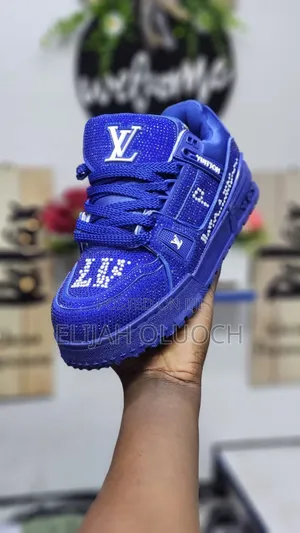 Louis Vuitton Max Trainers Glitters