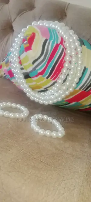 Choker Pearls and Bracelet Set