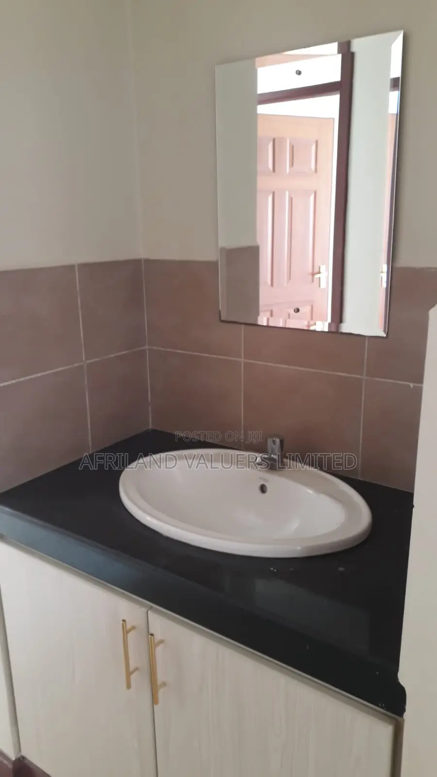 3bdrm Apartment in Lifestyle Terraces, Gateway Mall Area for sale