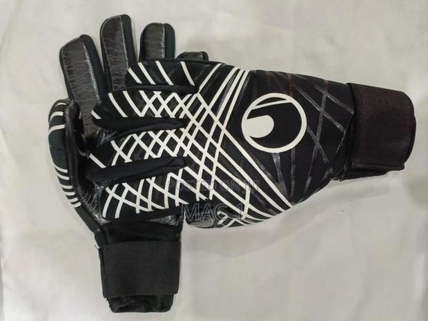 Goalkeeper Gloves - thumbnail 2