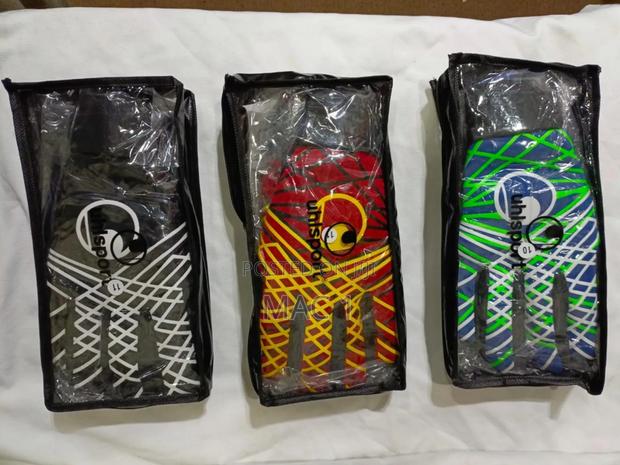 Goalkeeper Gloves - thumbnail 3