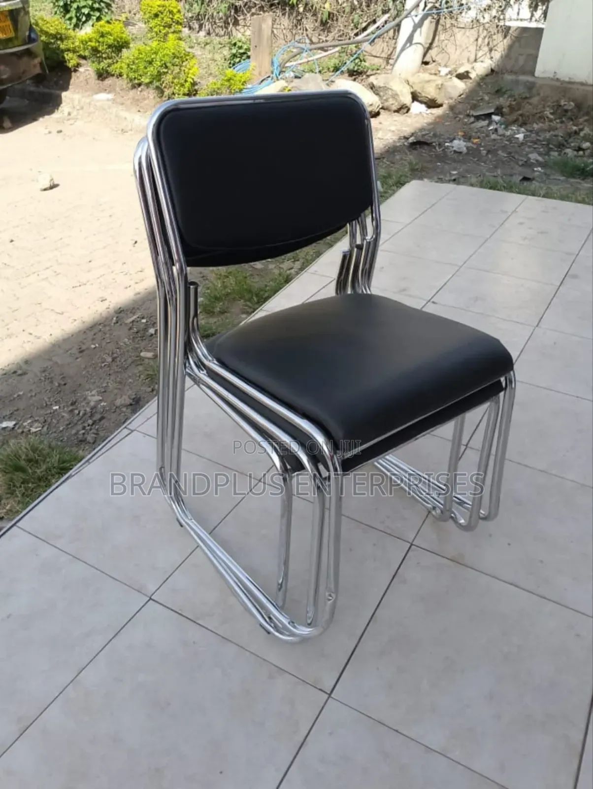 Stackable Visitors Leather Chair