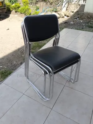 Stackable Visitors Leather Chair