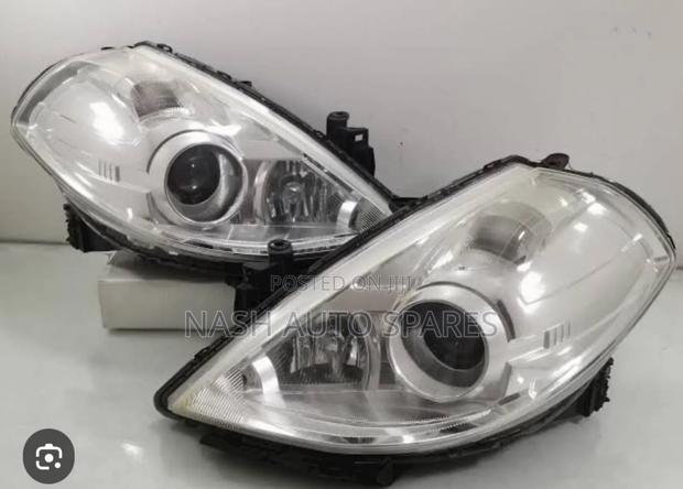 Nissan Tiida 2005 Headlights