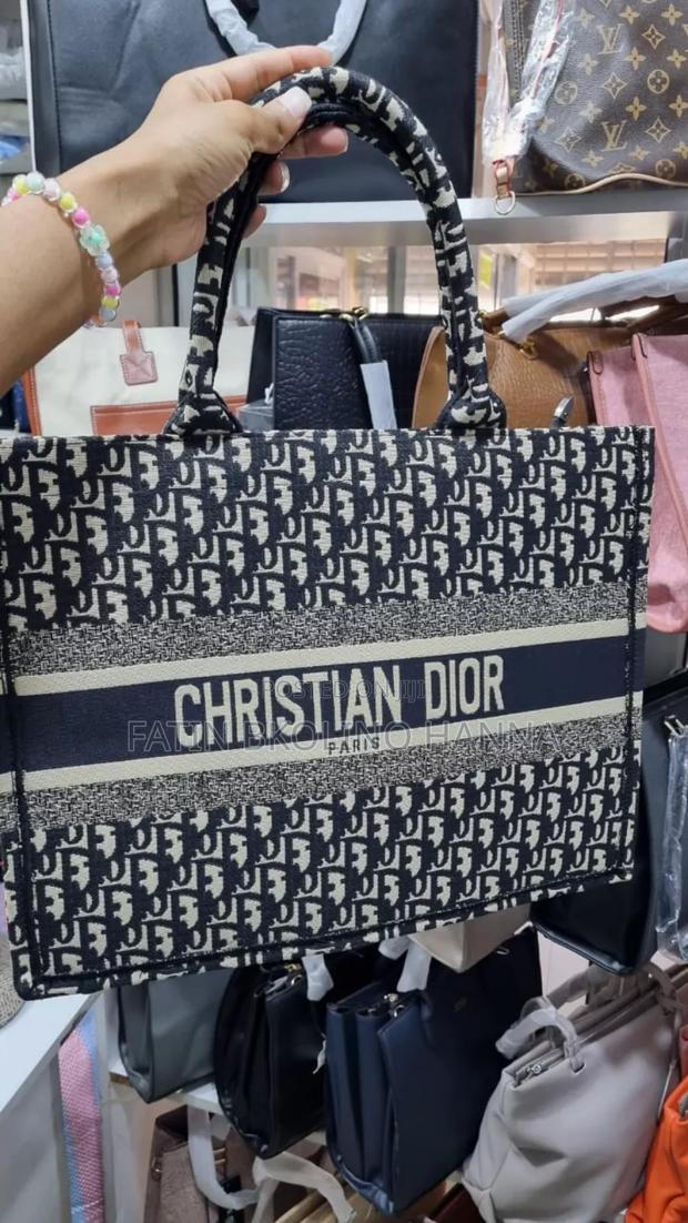 High End Christian Dior Handbag - thumbnail 2