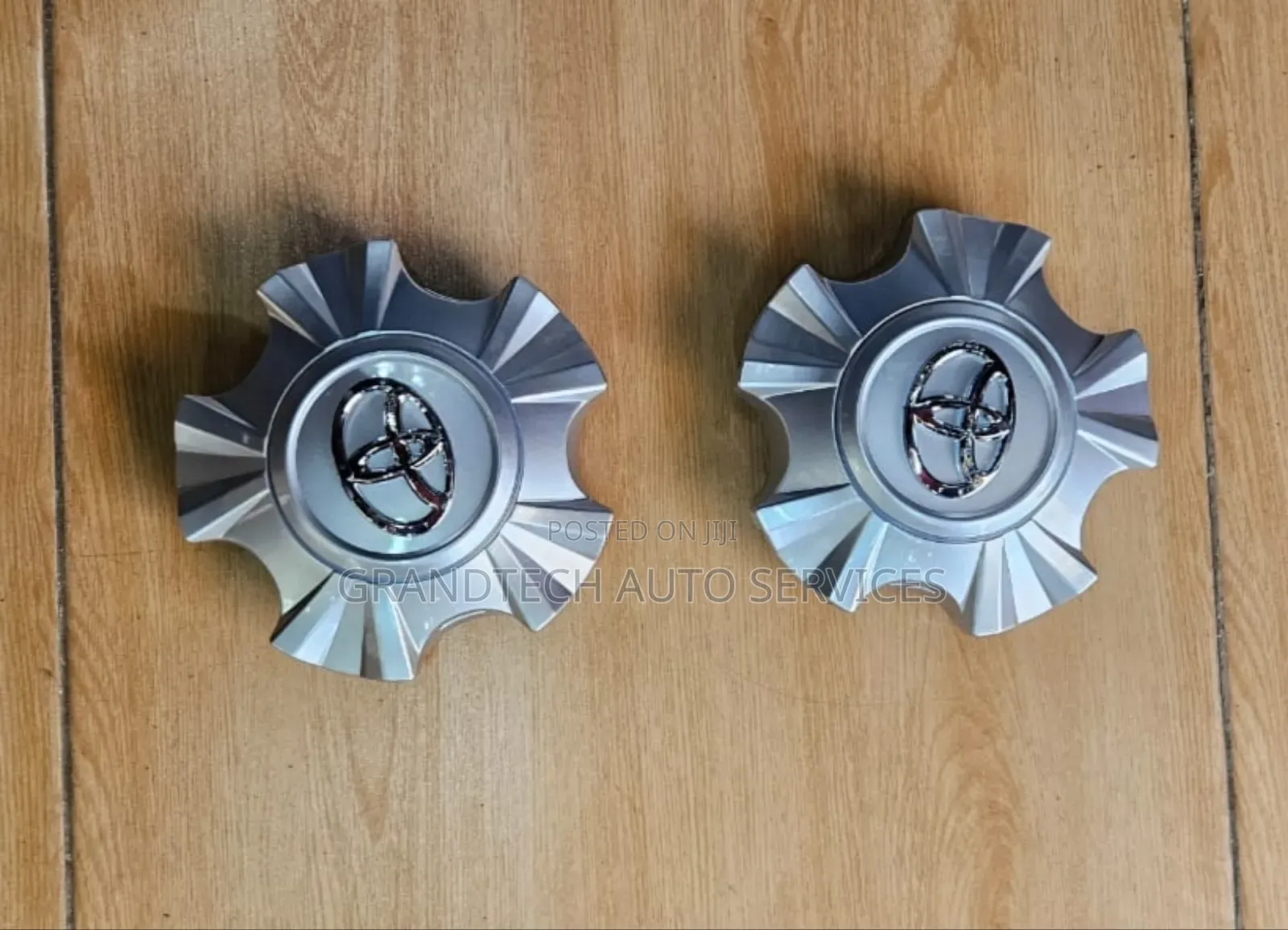 Toyota 100 Series Wheel Hub Caps * 