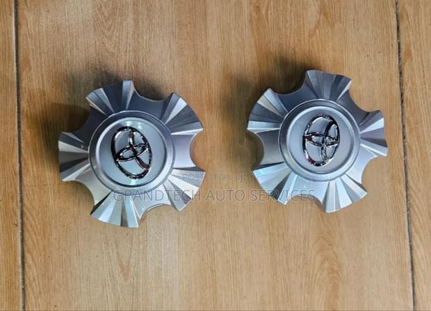 Toyota 100 Series Wheel Hub Caps * 