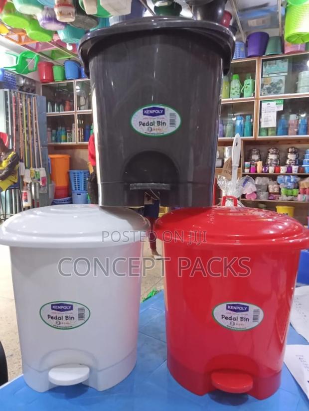 Kenpoly Plastic Pedal Dustbin 6 Liter - main view