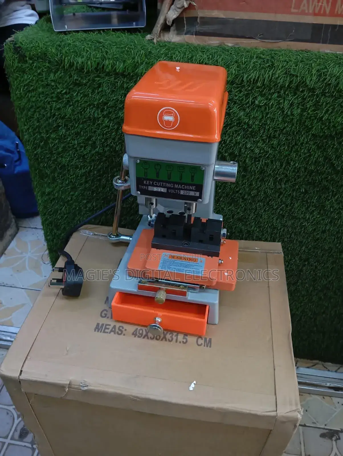Key Cutting Machine