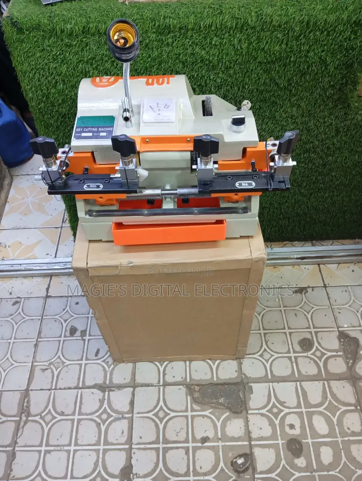Key Cutting Machine