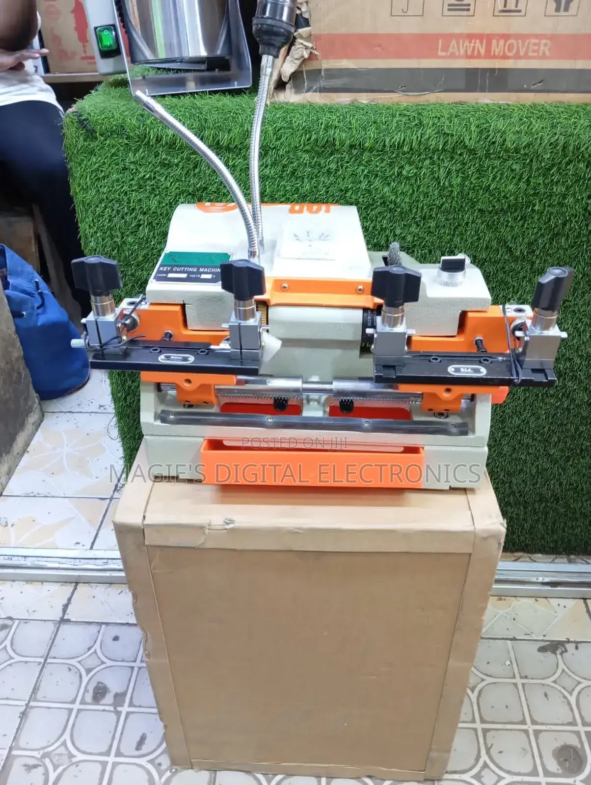 Key Cutting Machine