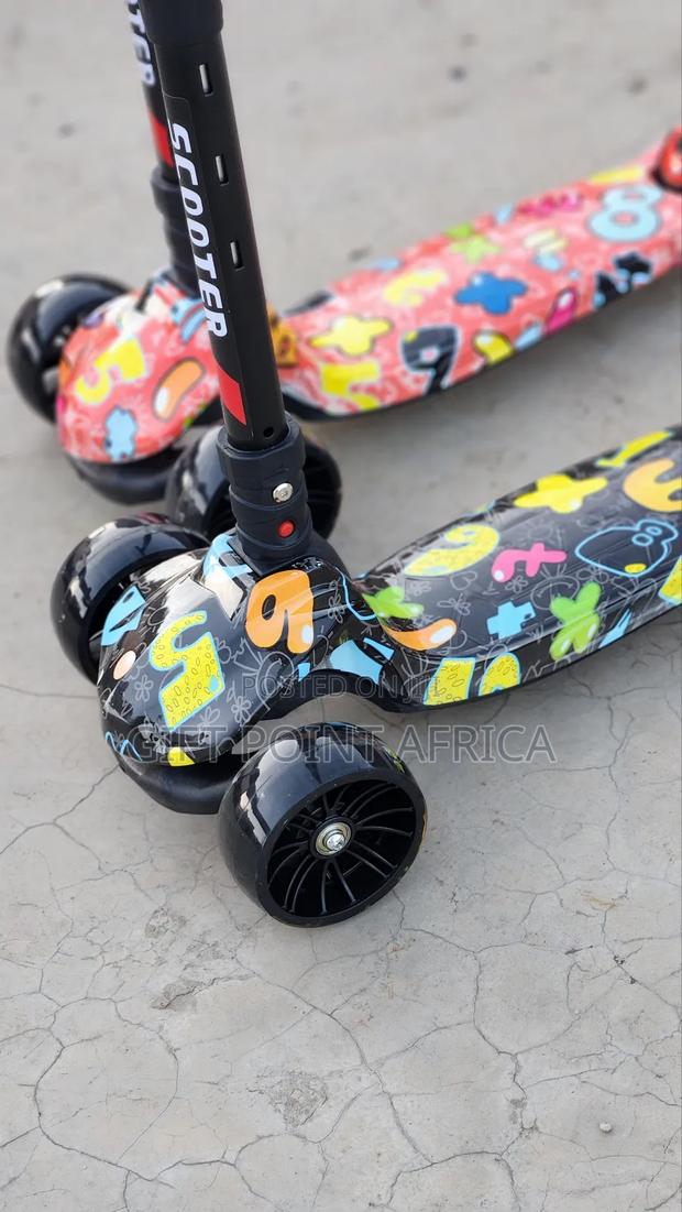 Red, Black Adjustable Foldable Three Wheels Scooter for Kids - thumbnail 4