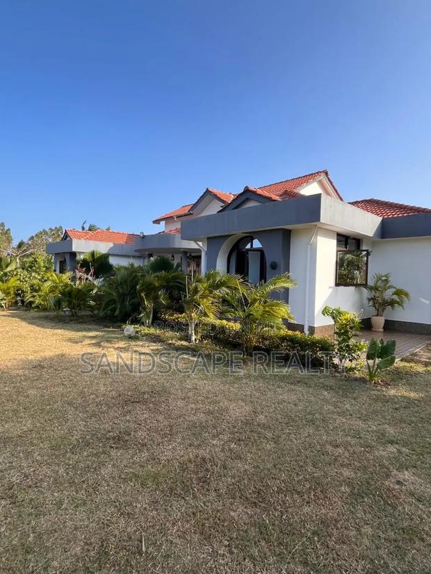 5bdrm Farm House in Kinondo Farm, Diani for sale