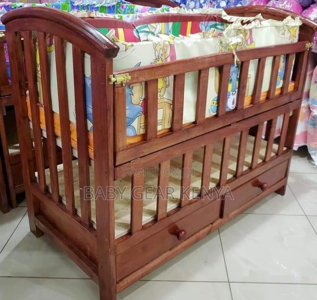 Mahoganyy Cot*Baby Cot - main view