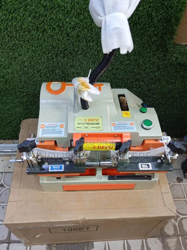 Preferred Key Cutting Machine Defu (100e1) - main view