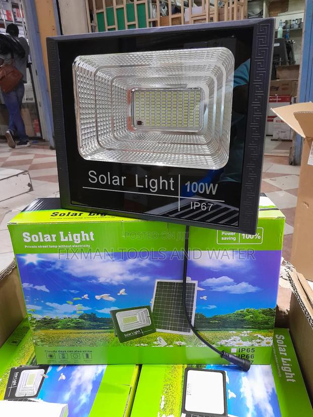 New Ip67 Led Solar Light 100 Watts Bright 18hrs