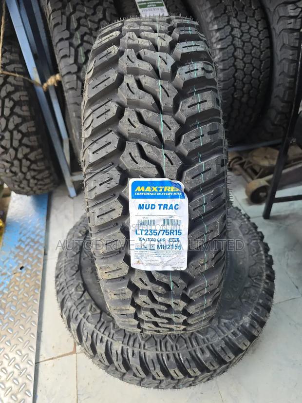 235/75r15 Maxtrek M/T Tire