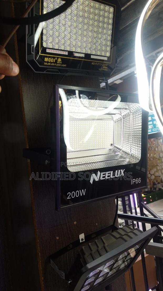 200w Neelux Solar Floodlight - main view