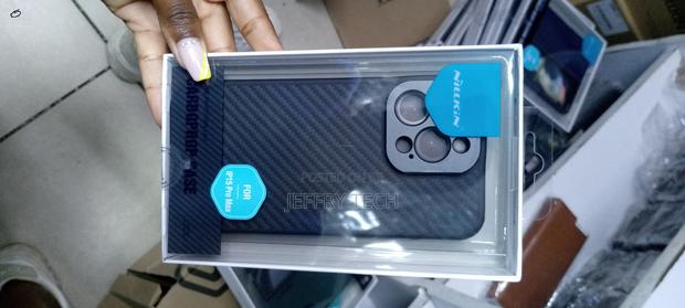 iPhone 15 Pro Max Nilkin Camshield Carbon Fiber Prop Case - thumbnail 2