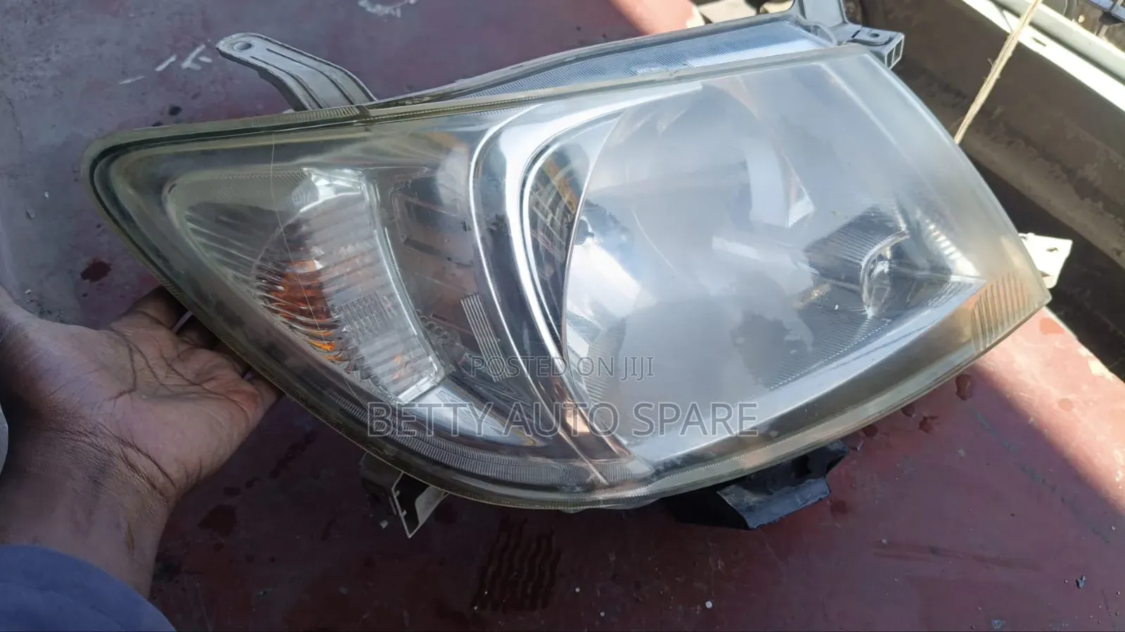 Toyota Hilux Vigo Headlight