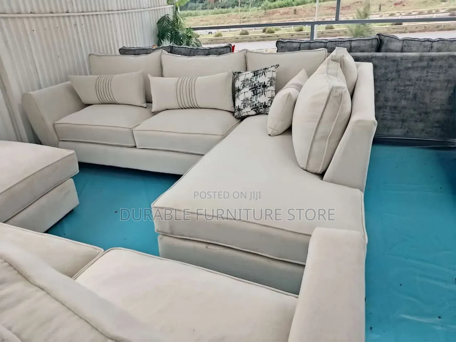 Unique Quality Coner Seat