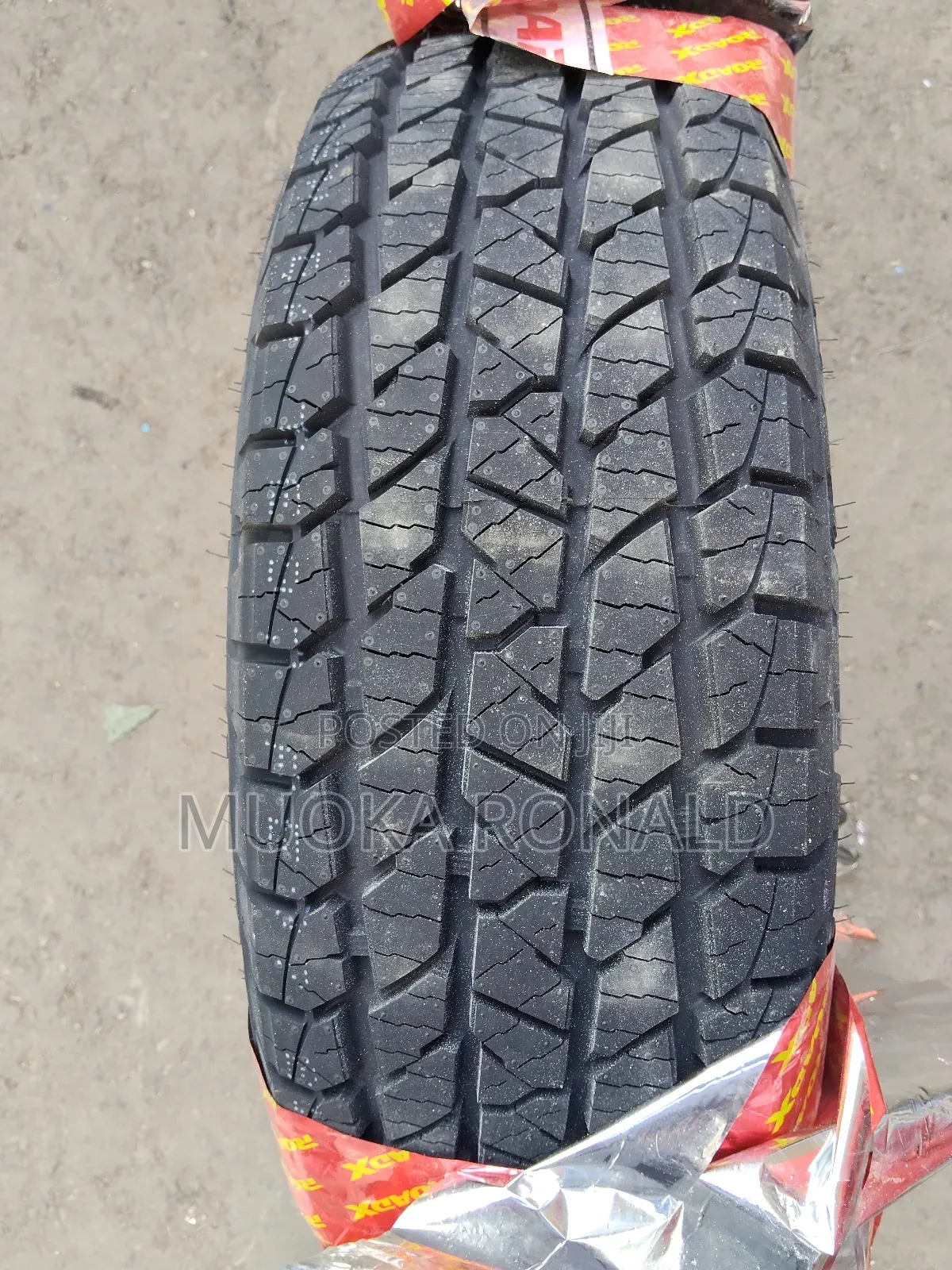225/65r17 Roadx Tyre