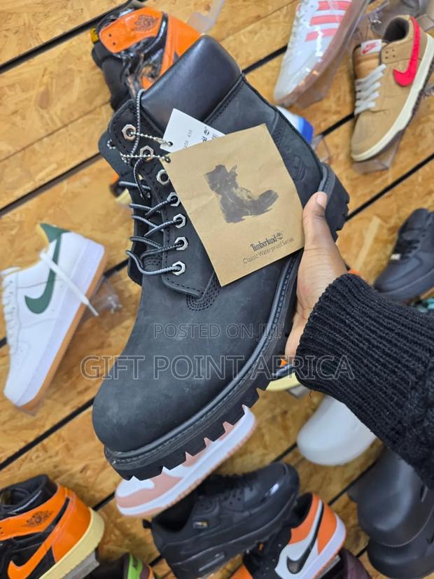 Black Timberland Boots for Men - thumbnail 2