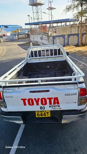 Toyota Hilux 2015 White