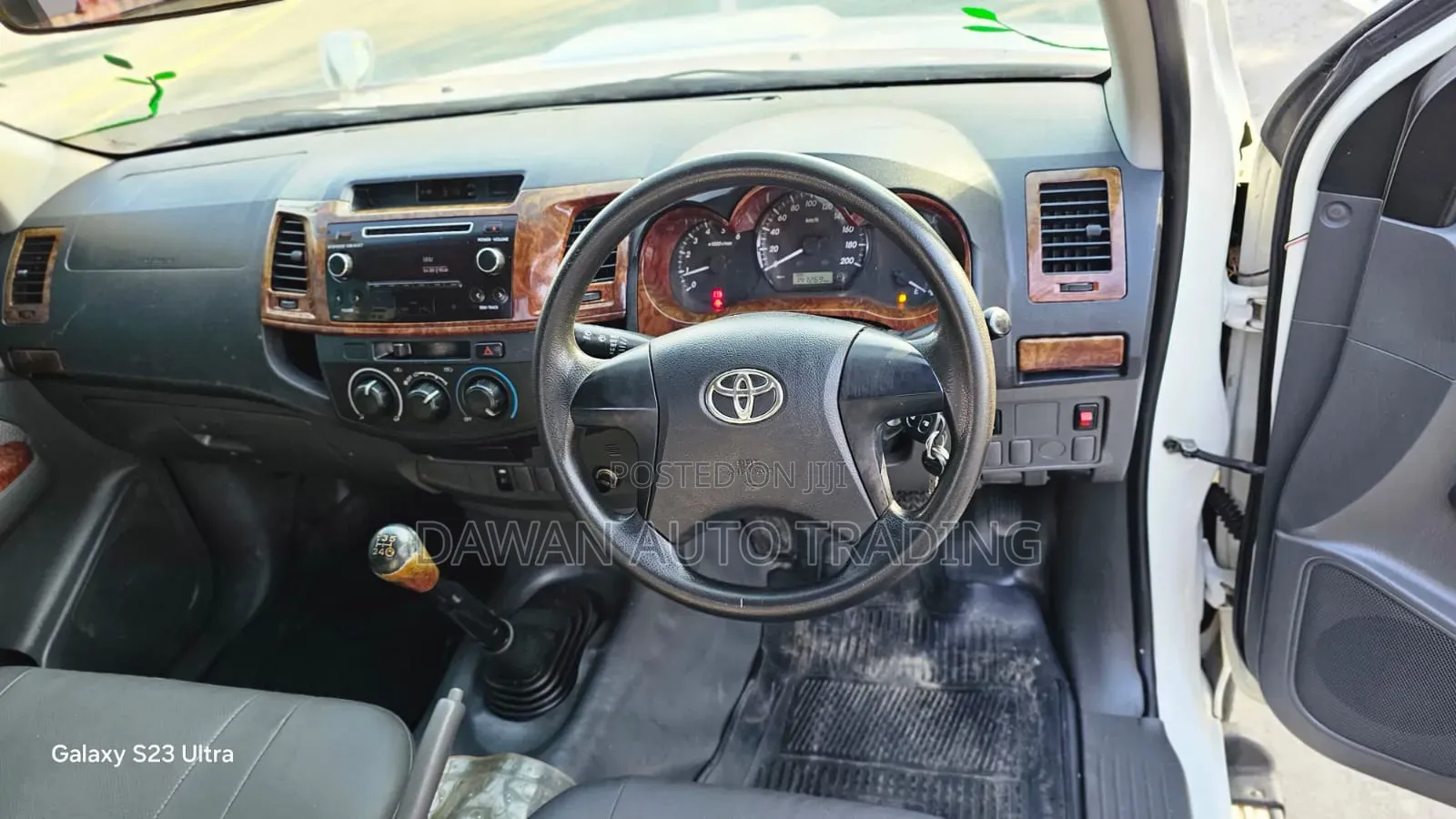Toyota Hilux 2015 White