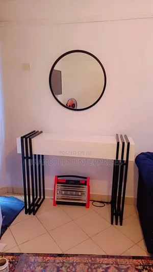 Modern Console Table With Round Mirror