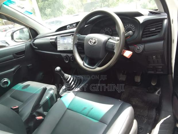 Toyota Hilux - thumbnail 2