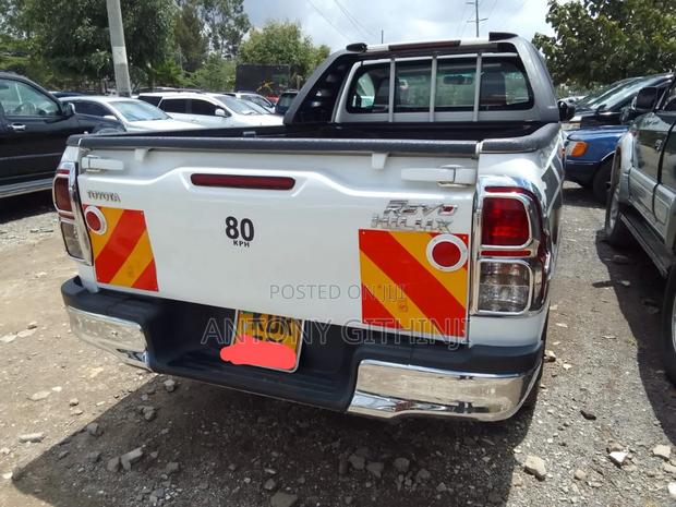Toyota Hilux - thumbnail 3