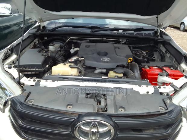 Toyota Hilux - thumbnail 4