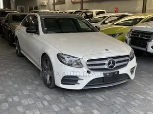 Mercedes-Benz E200 2018 Off white