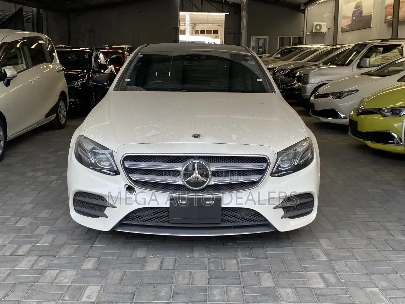 Mercedes-Benz E200 2018 Off white