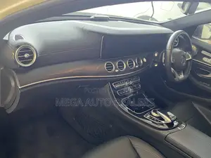 Mercedes-Benz E200 2018 Off white